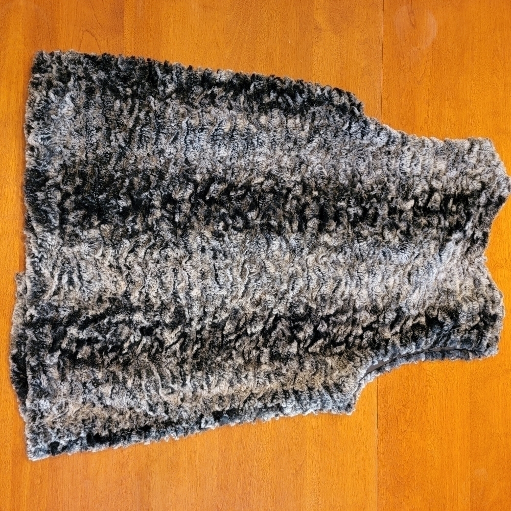 Betsey Johnson Faux Fur Vest Size S - Picture 4 of 5